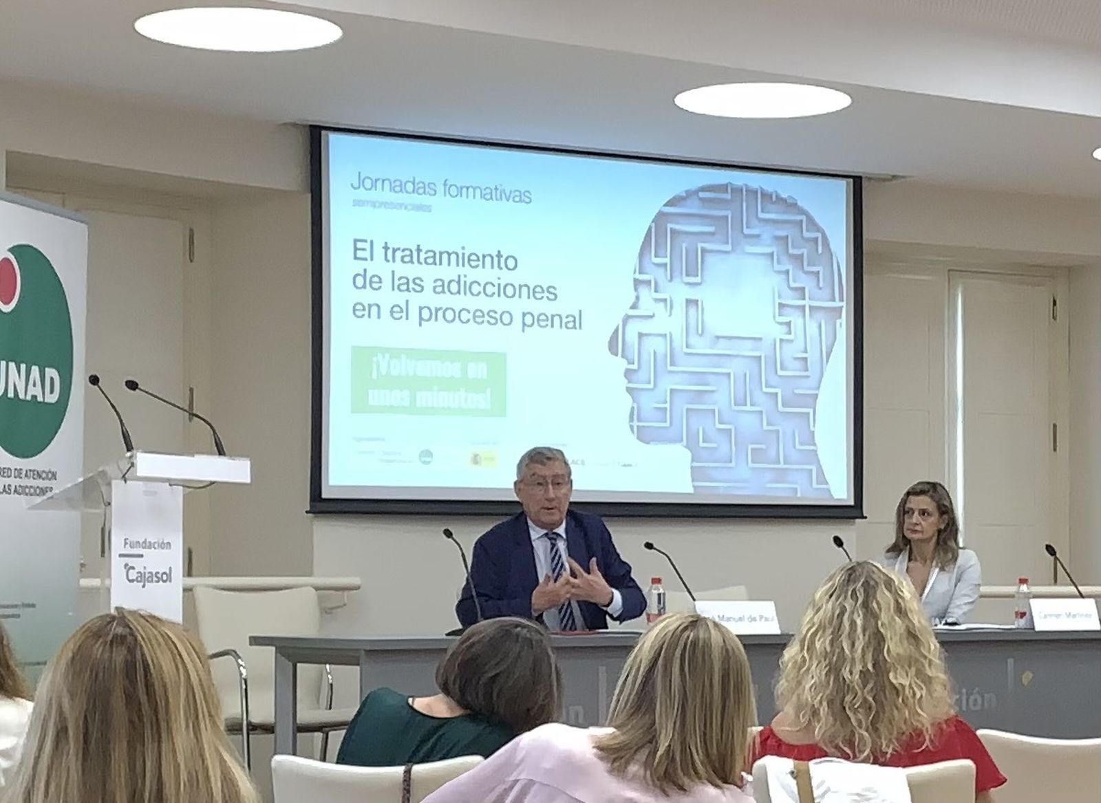 José Manuel de Paúl (izquierda), magistrado de TSJA, y Carmen Martínez, juez de lo Penal 4 de Huelva