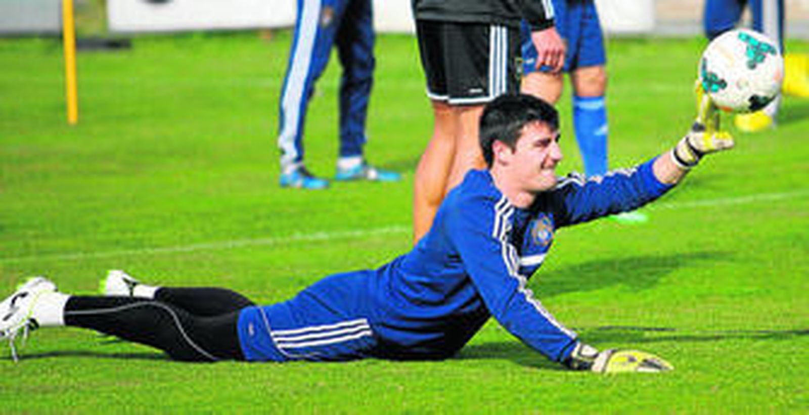 Dani Sotres se esfuerza durante un reciente entrenamiento de la plantilla del Recreativo de Huelva.