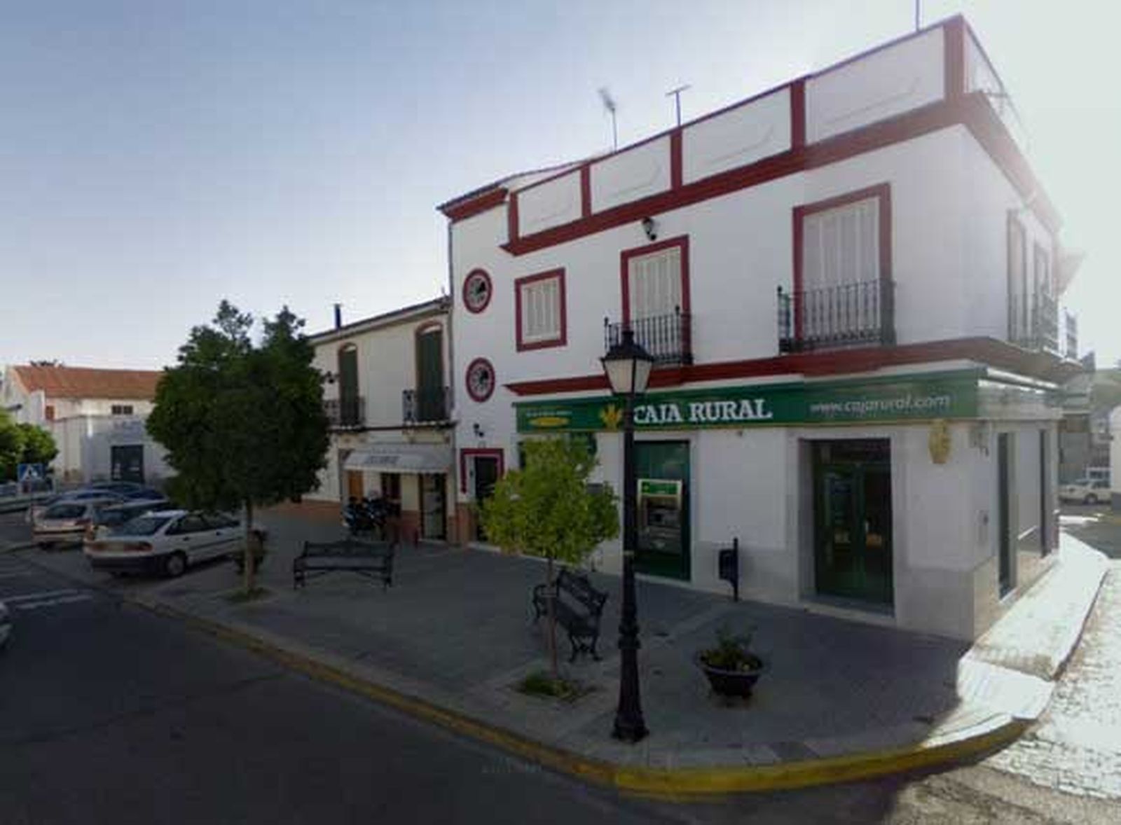 La Guardia Civil busca a dos atracadores de una sucursal bancaria en Santiponce