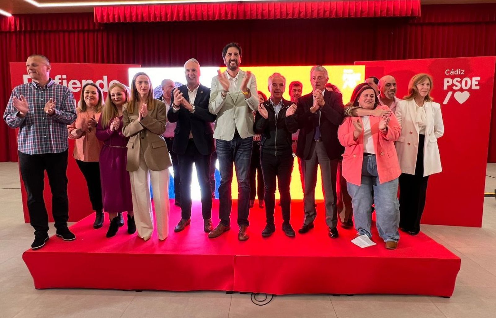 El candidato  a la alcaldía del PSOE en San José del Valle junto a Ruiz Boix