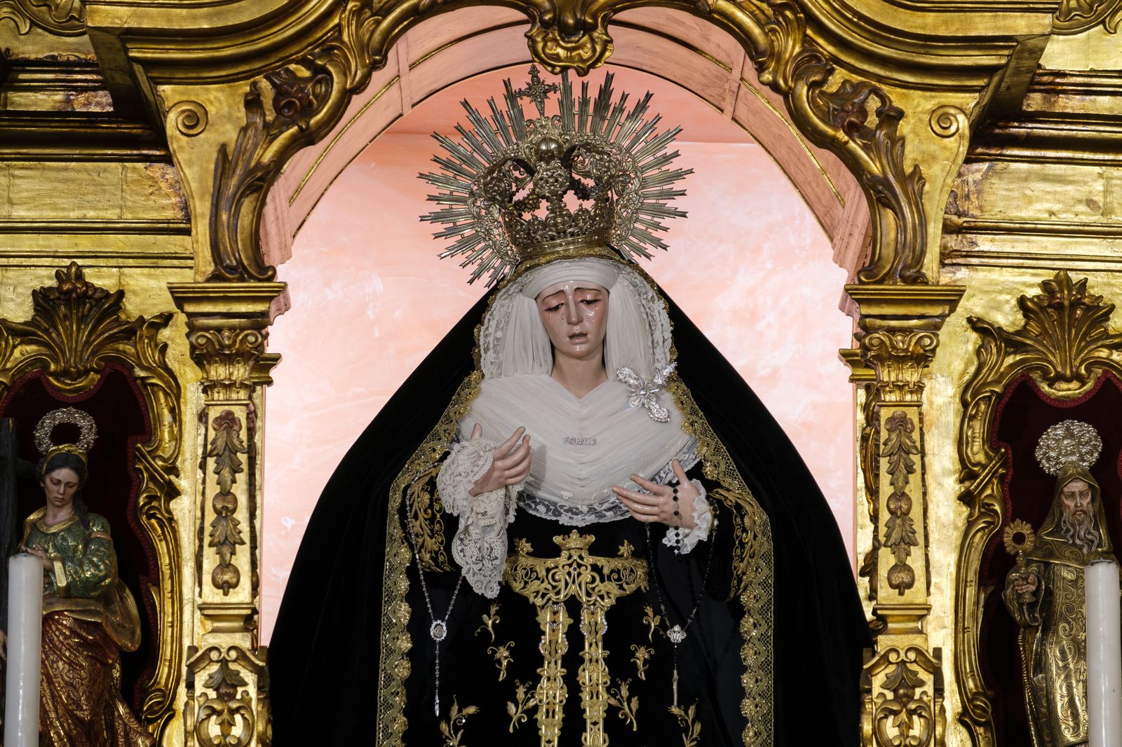 Las imágenes de la Virgen de la Estrella vestida de luto