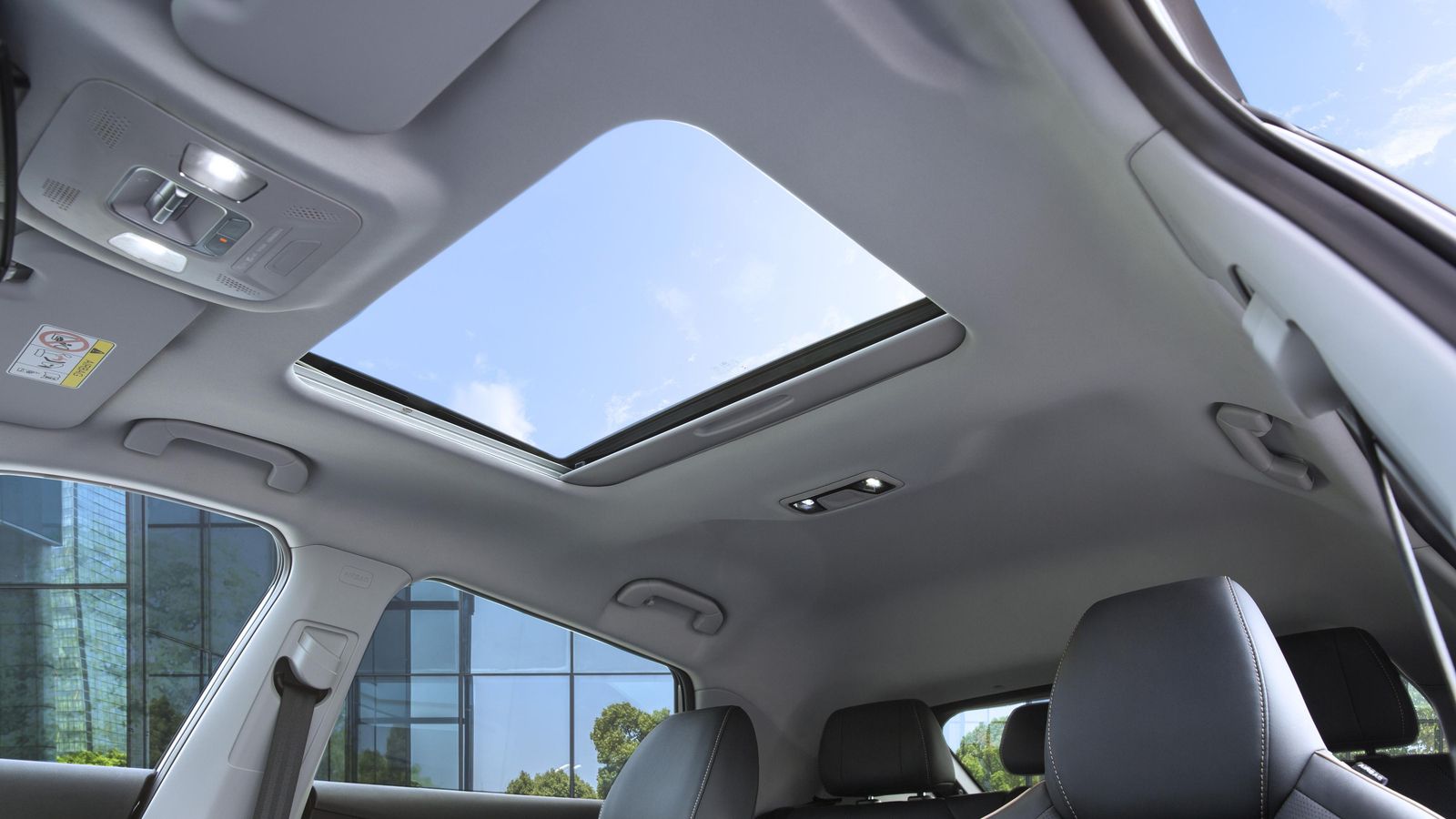 El techo solar es de serie en el acabado más alto, pero un condicionante para la cota de habitabilidad vertical.