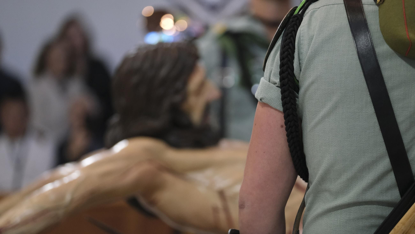 La Legión custodia el Cristo de la Buena Muerte en la Semana Santa de El Parador 2025