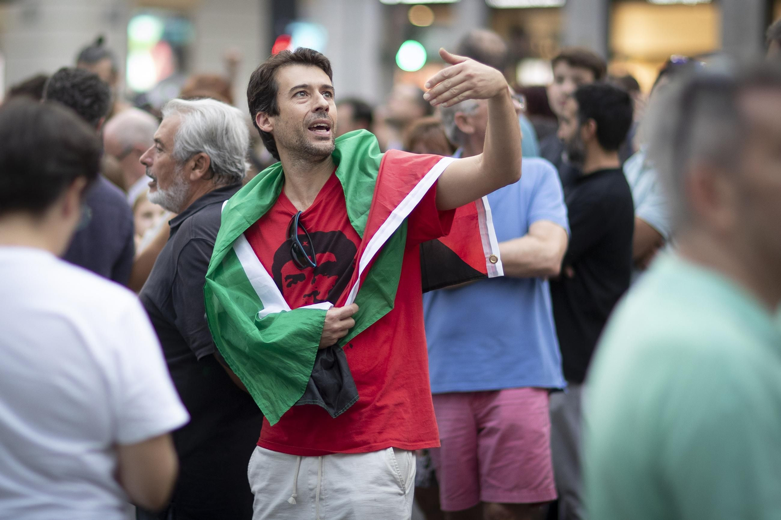 Fotos: 4.000 personas recorren el centro de Granada en una marcha contra la violencia en Gaza
