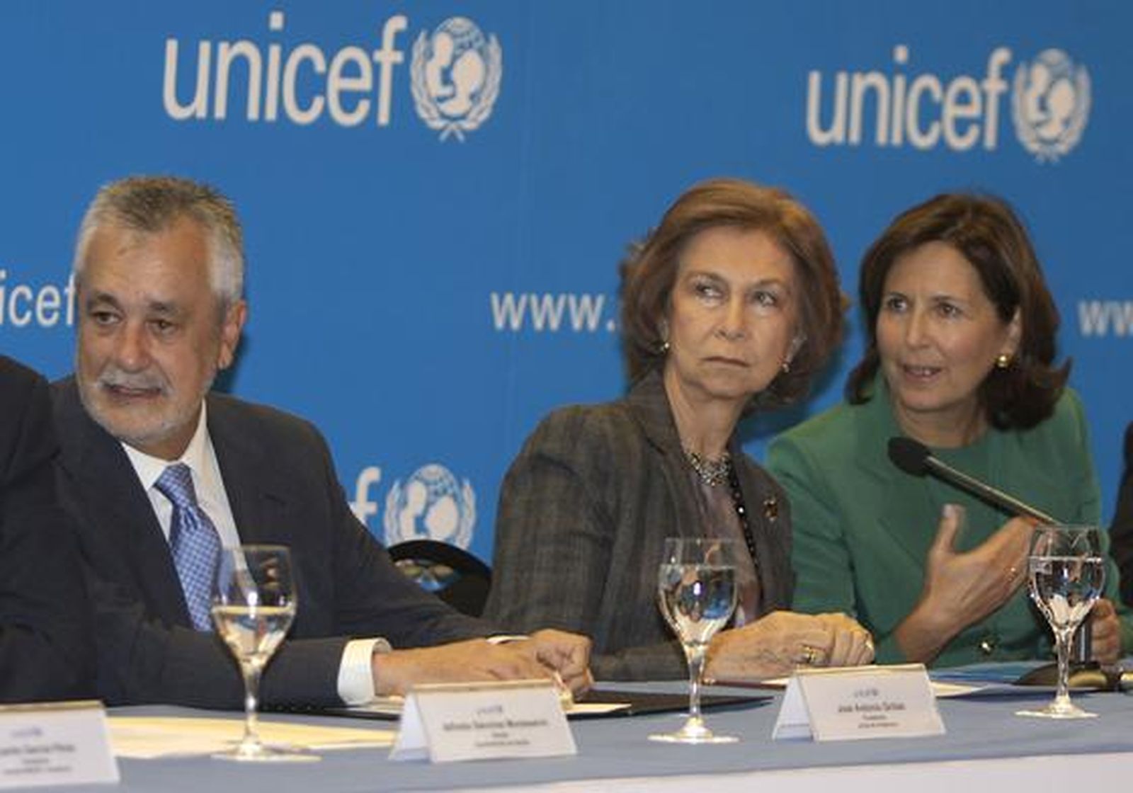 Doña Sofía en la inauguración del III Congreso Internacional de Unicef 'Solidaria@ 2010'.

Foto: José Ángel García