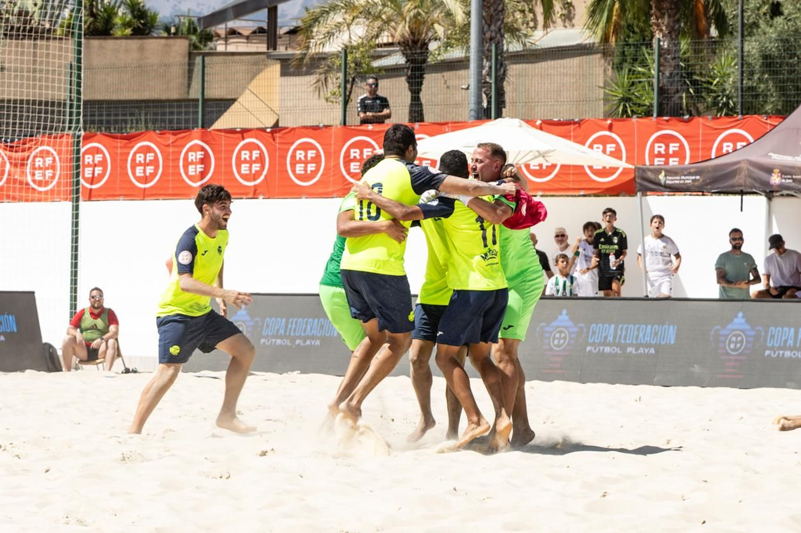 La final y la entrega de trofeos de la Copa Federación masculina de fútbol playa, en imágenes