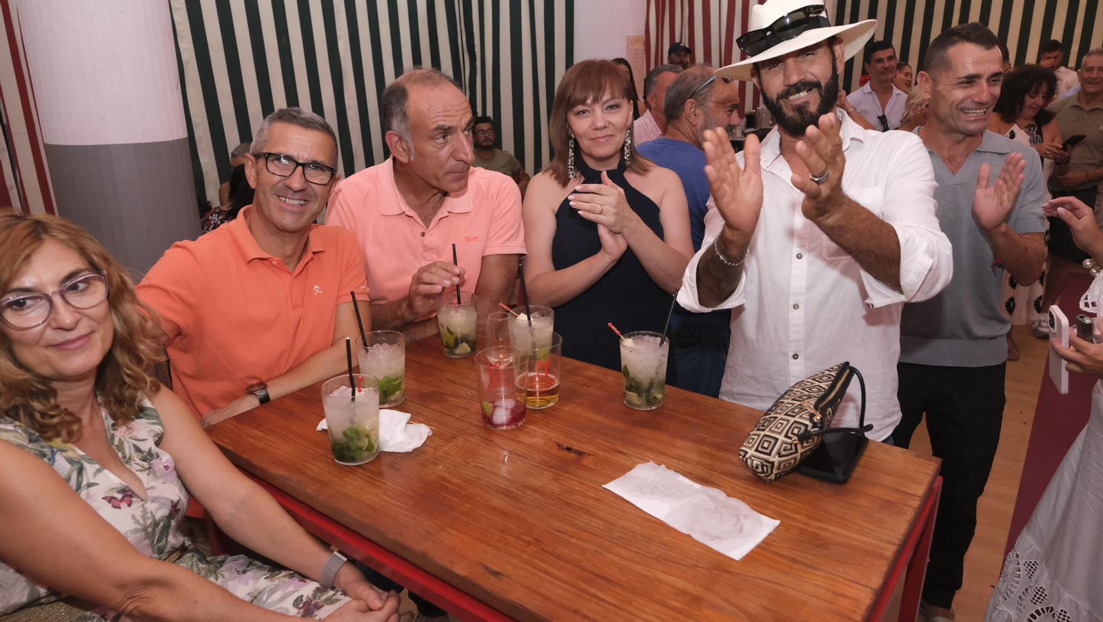 Los almerienses disfrutan del lunes en la Feria del Mediodía