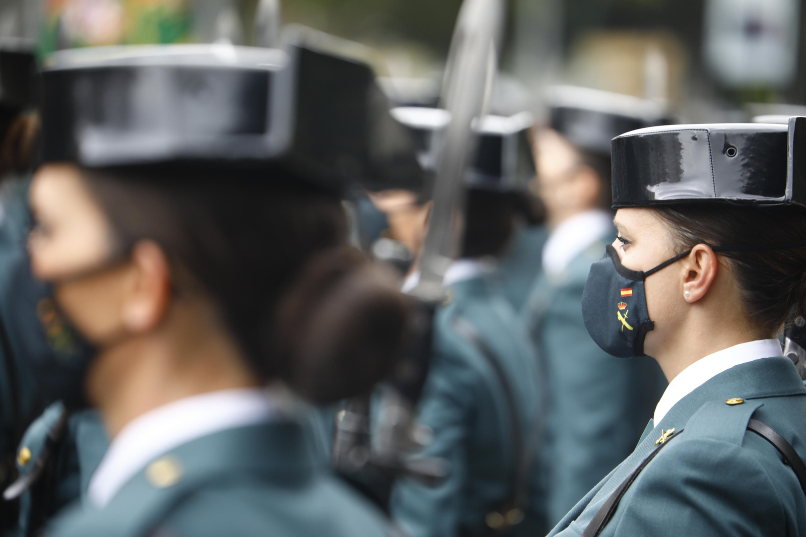 El desfile por la celebración de la semana de la Guardia Civil en Córdoba, en fotografías