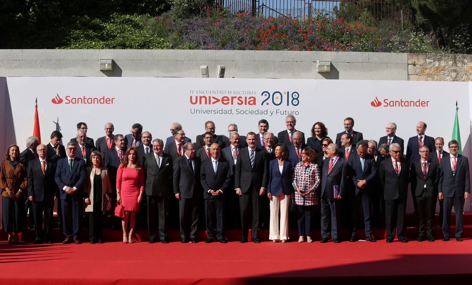 El rey Felipe VI  y el presidente de Portugal junto al resto de autoridades asistentes al encuentro de rectores