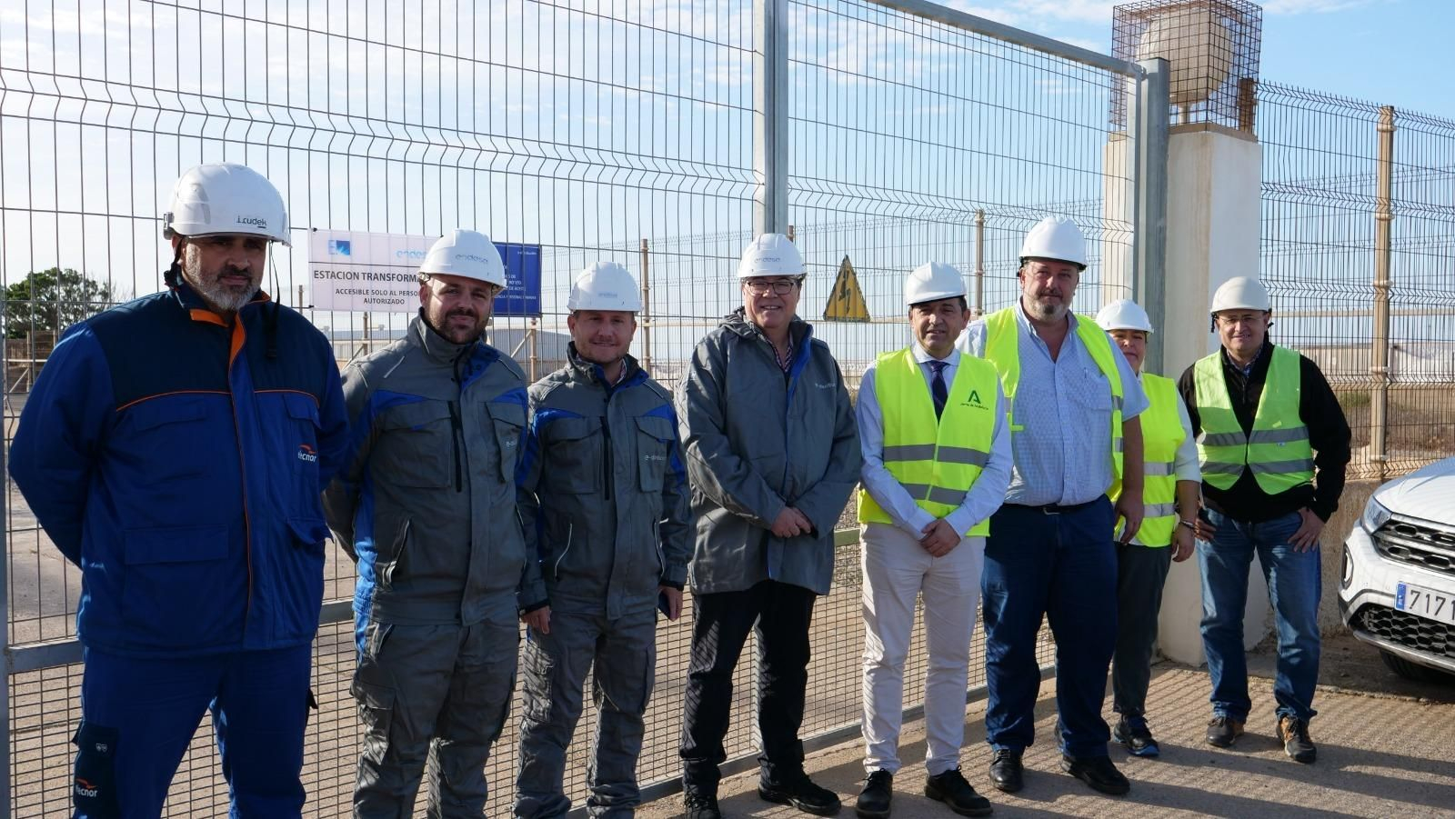 La visita oficial a las mejoras en la red eléctrica en pleno corazón agrícola de El Ejido.