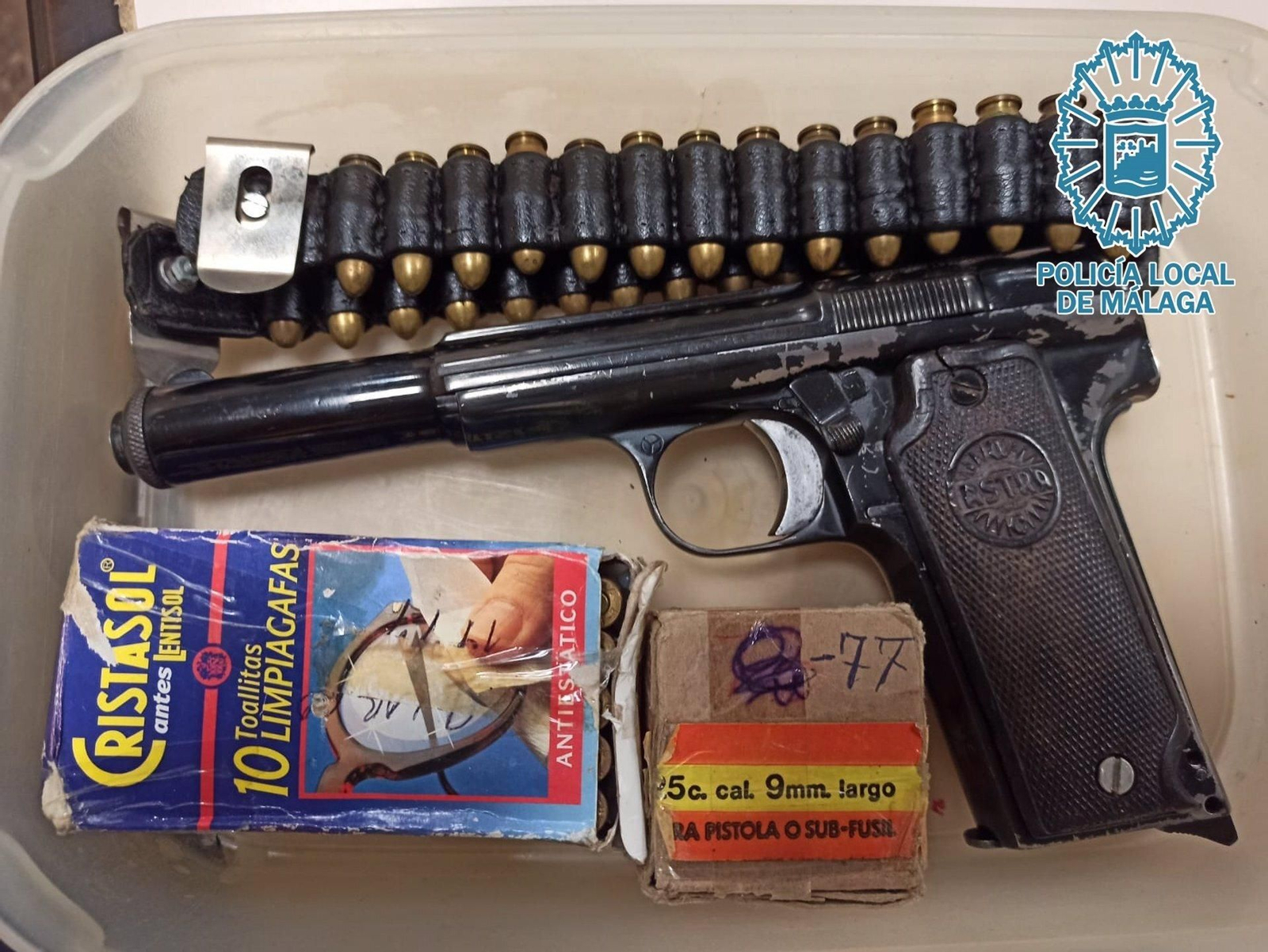 Un arma con munición intervenida al arrestado