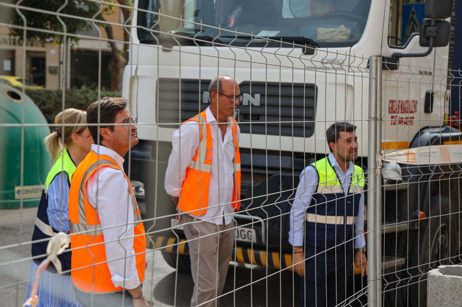 Visita de  los representantes municipales a las obras.