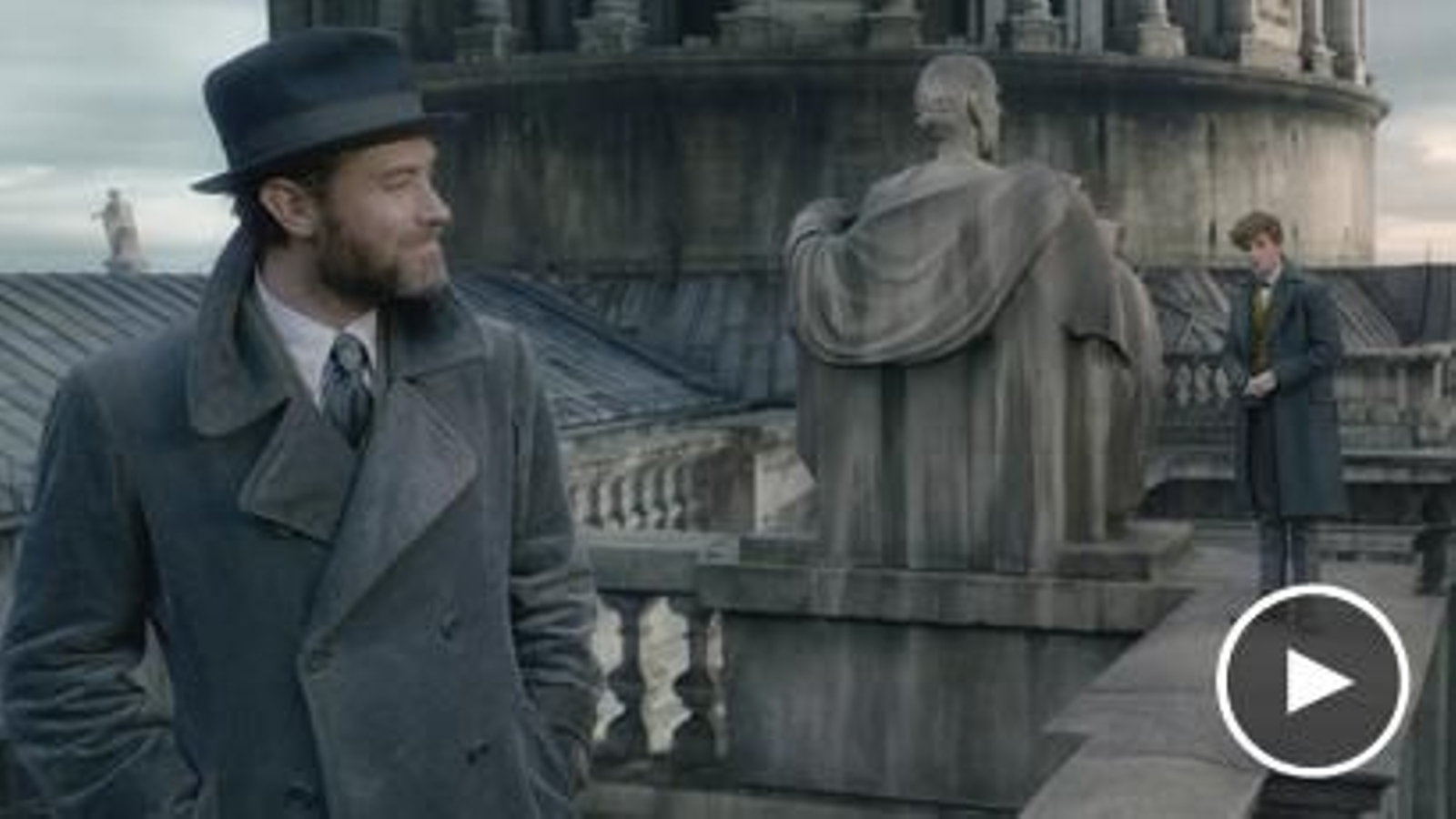 Jude Law y Eddie Redmayne, en una imagen de 'Animales fantásticos: Los crímenes de Grindelwald'.