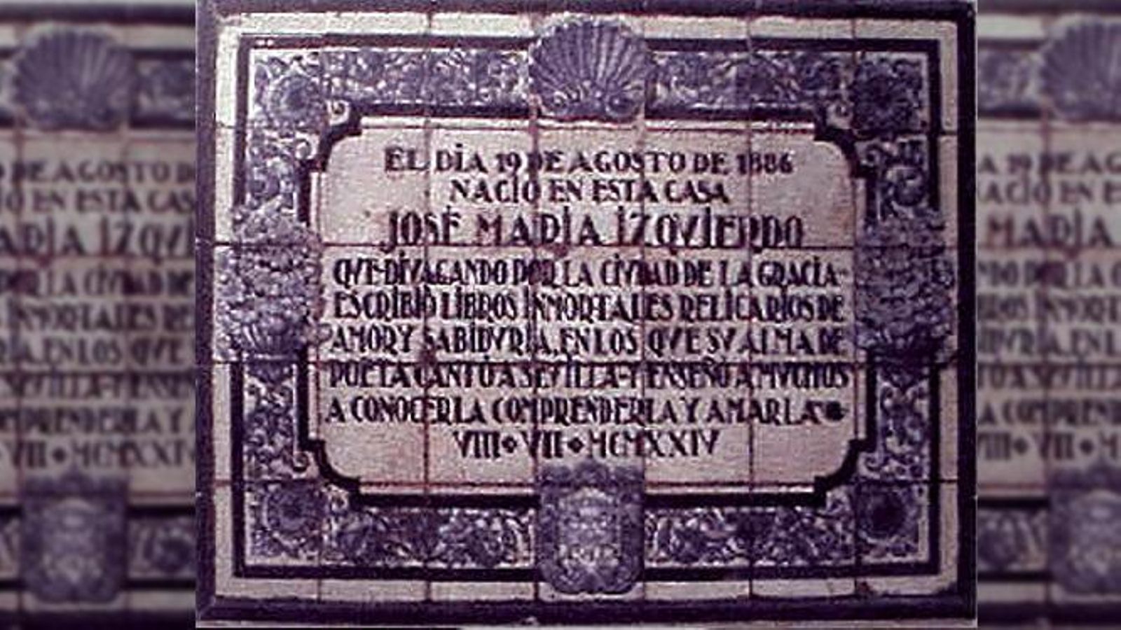Placa en memoria de José María Izquierdo en la calle Castelar.
