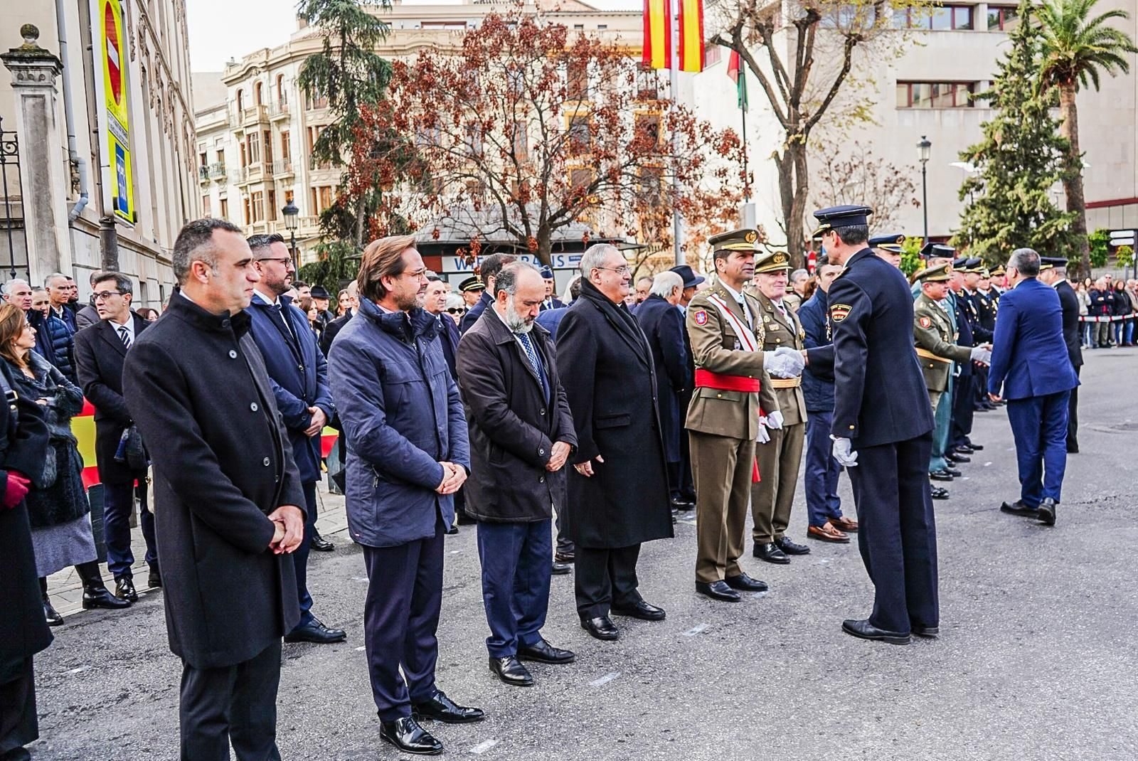 Fotogalería: Granada iza la bandera de España en el bicentenario de la Policía Nacional