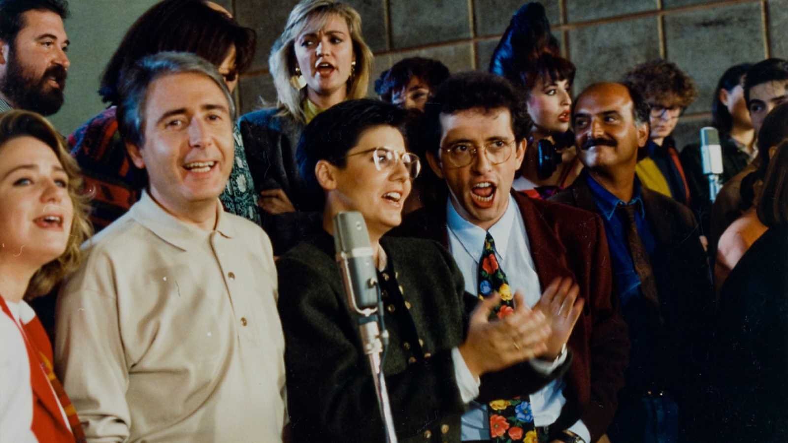 Ricardo Fernández Déu, María Escario y Jordi Hurtado, en primer término, en 'Que no se acabe el mundo'