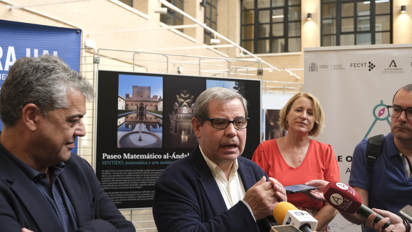 Imágenes de la inauguración de la exposición 'Paseo Matemático Al-Ándalus' en la Universidad de Almería