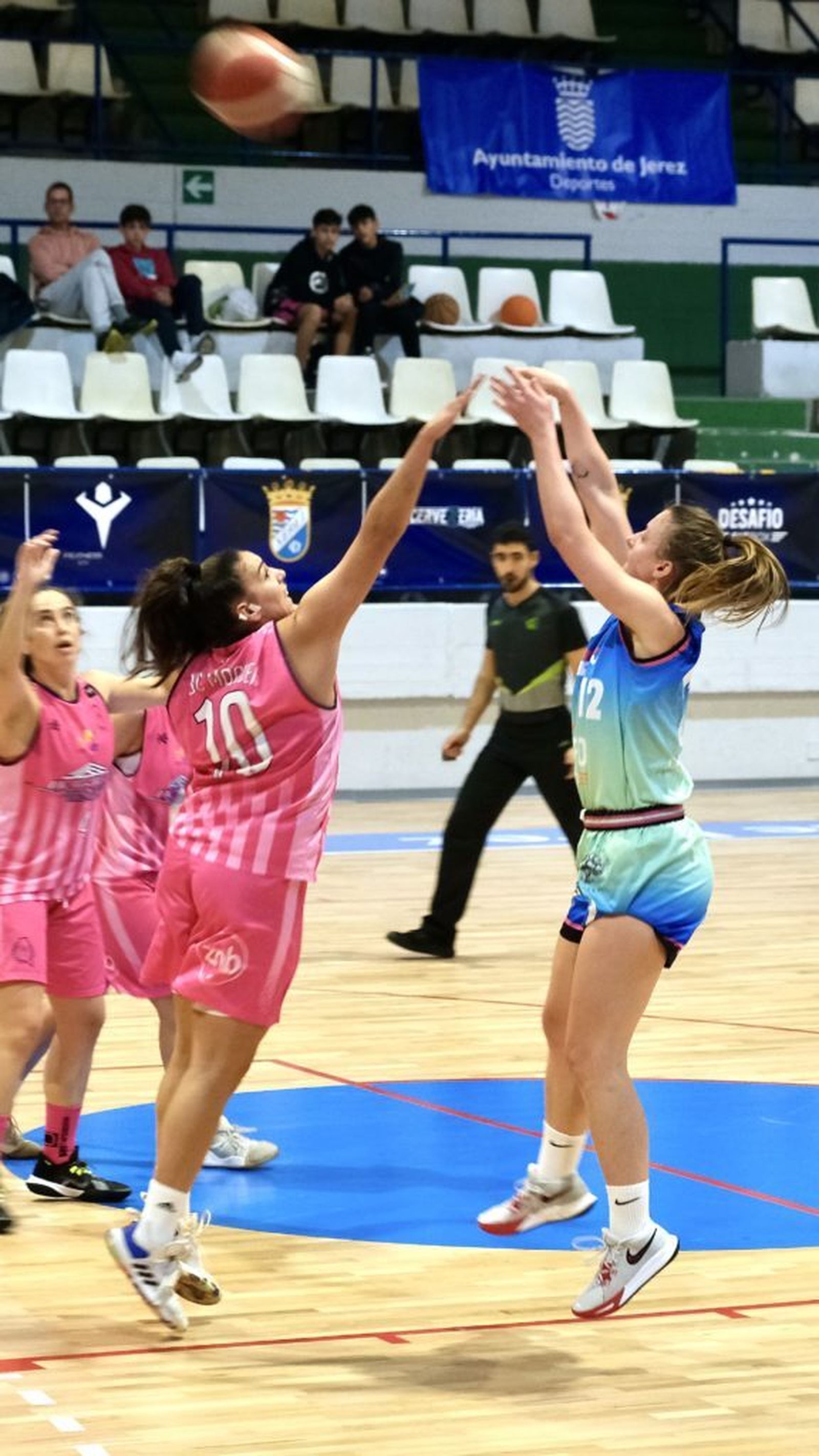 Janka Mihalik se estrenó con el Xerez CDB con 10 puntos y 6 rebotes.