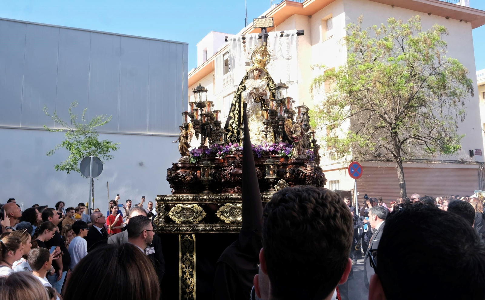 Viernes Santo en Córdoba: la procesión de La Soledad, en imágenes