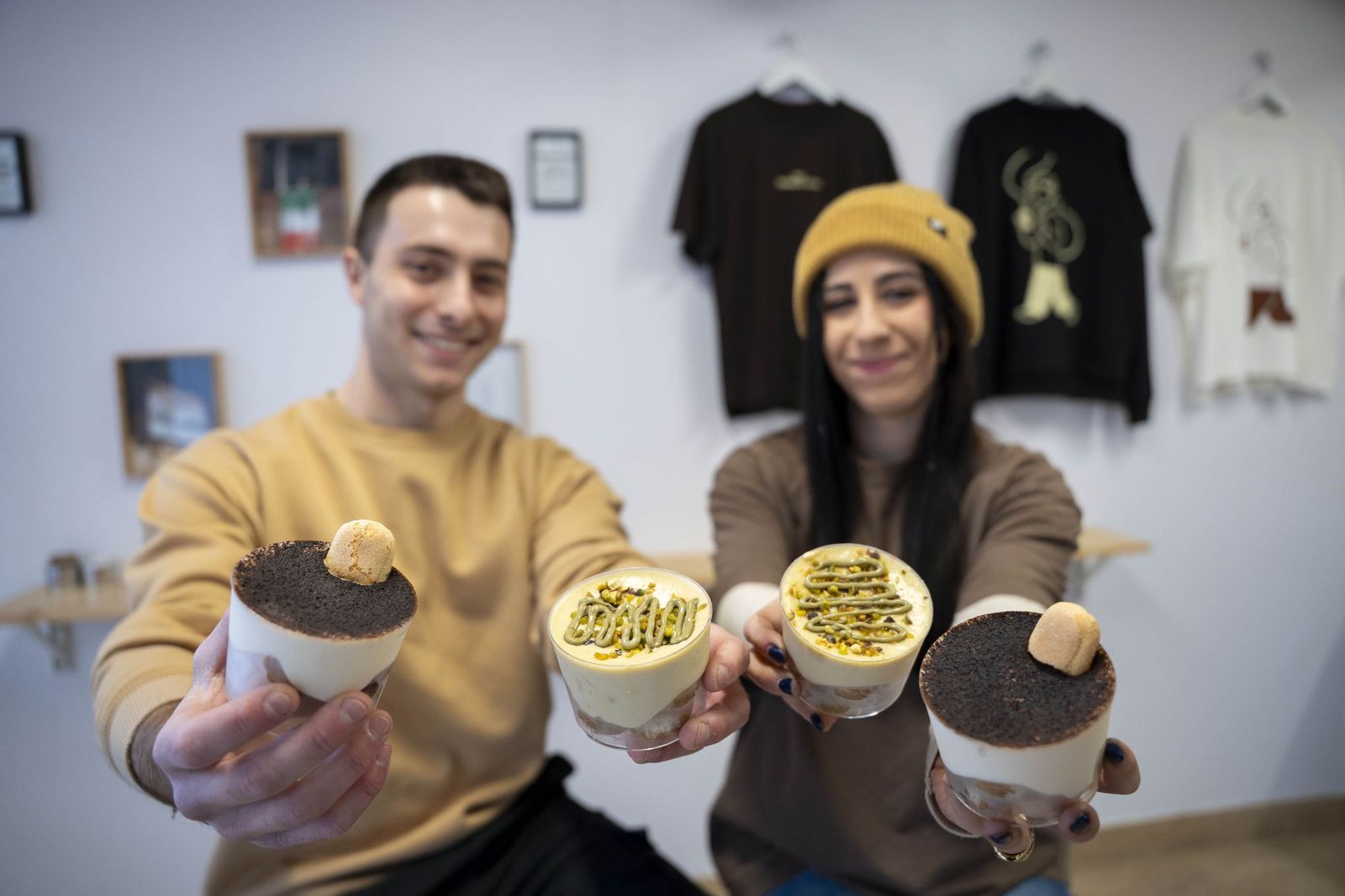 Tres comercios del centro de Almería lanzan un sorteo especial por San Valentín