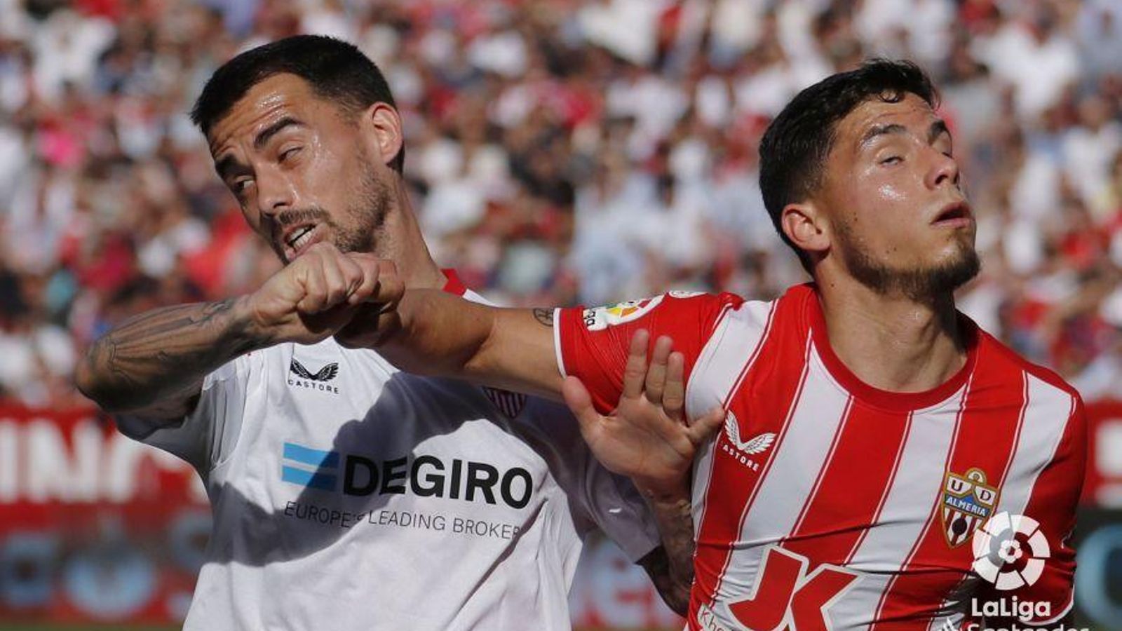 Robertone junto a Suso en un lance del partido en el Sánchez Pizjuán