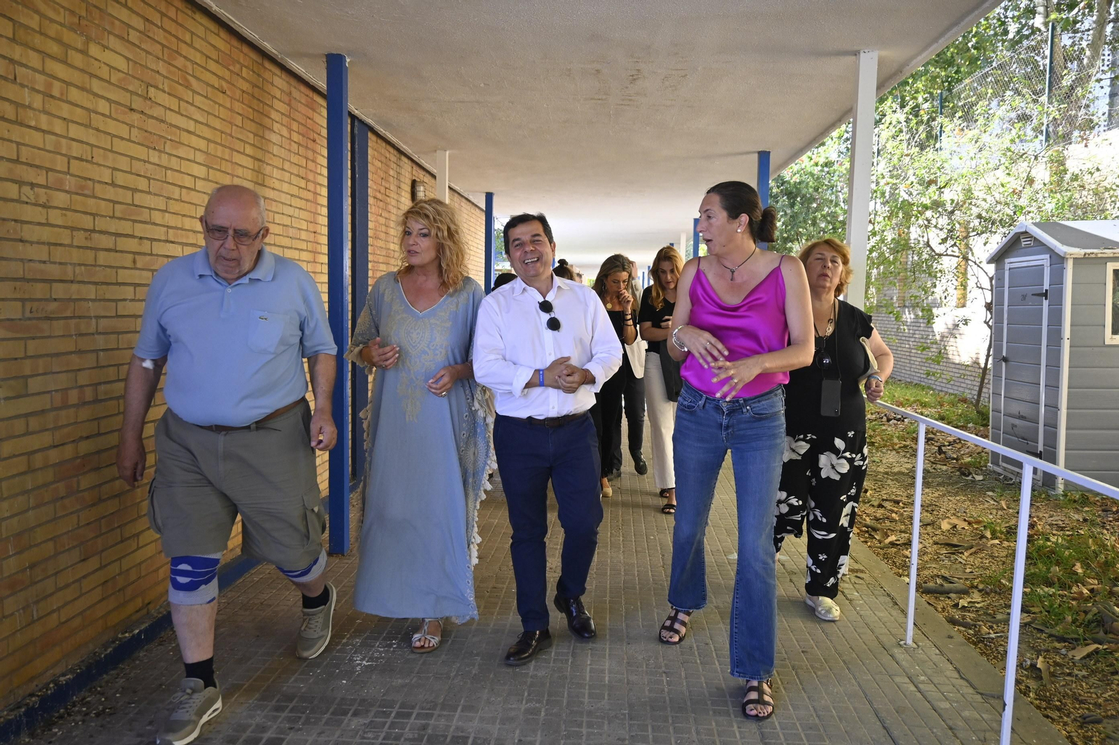 Loles López y Pilar Miranda visitan la escuela de verano del Distrito V, en imágenes