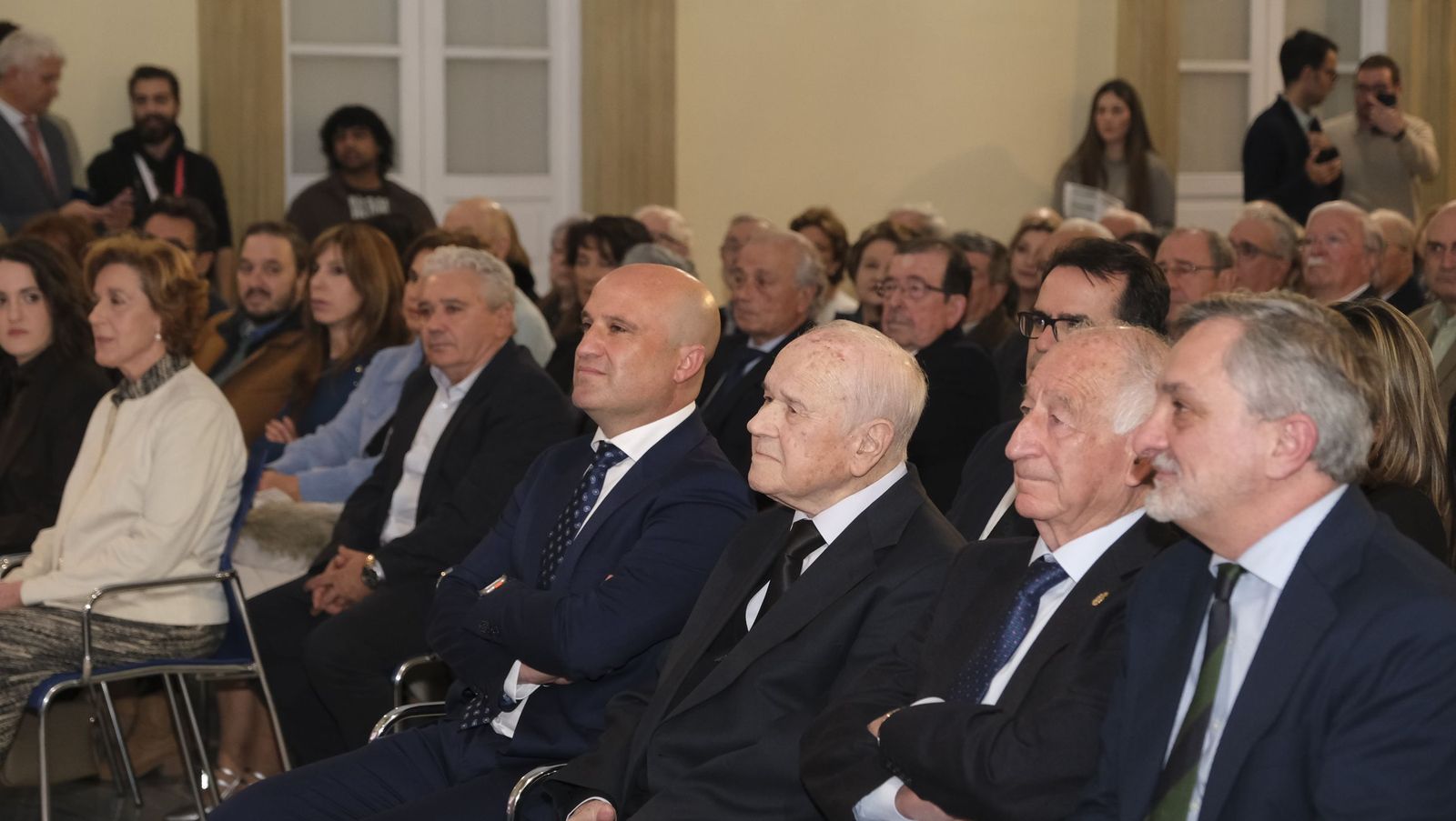 Las fotografías de la entrega del Escudo de Oro de la Provincia al Doctor Francisco Ortega Viñolo