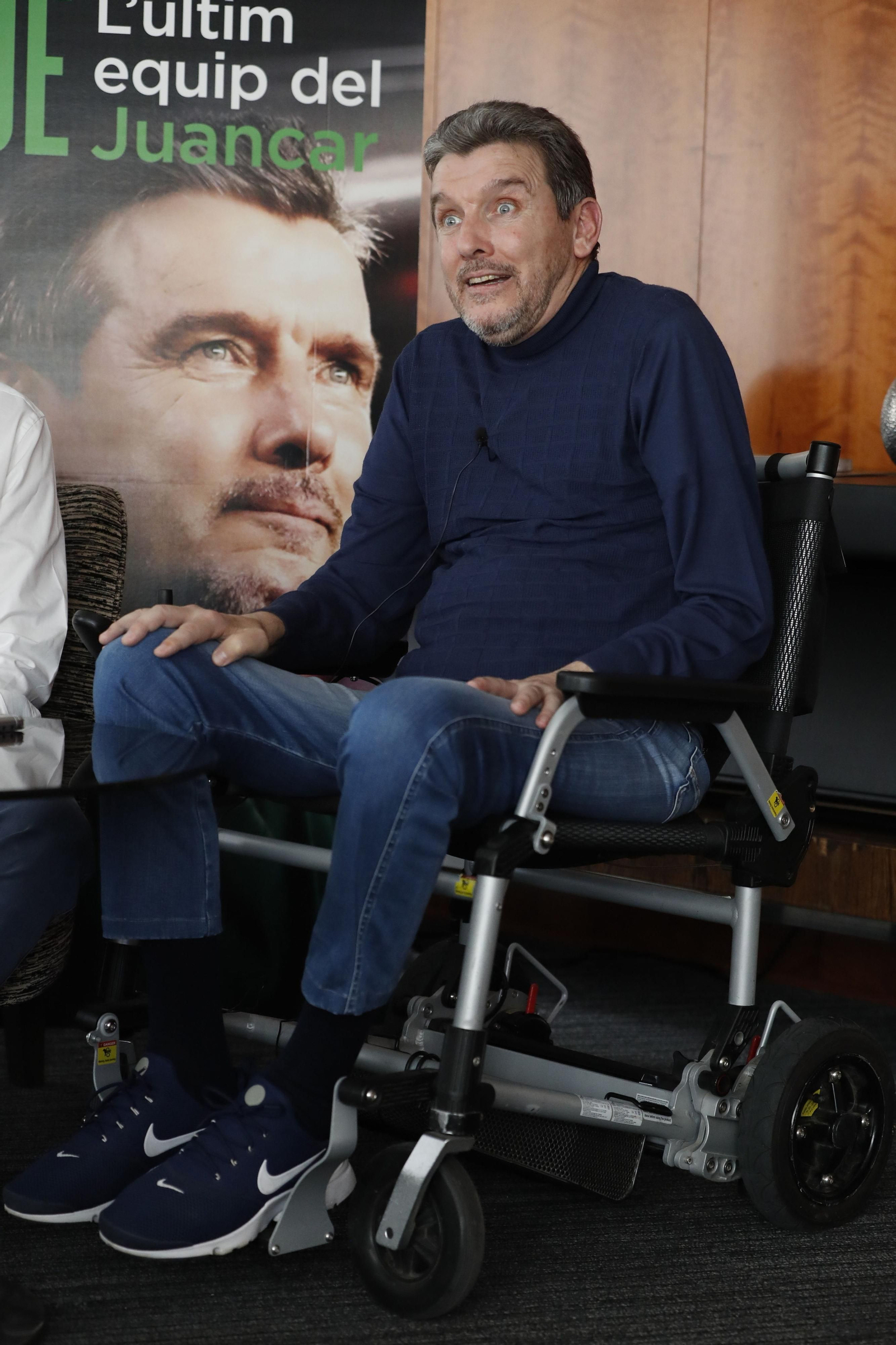 Unzue sonríe durante la presentación del documental.