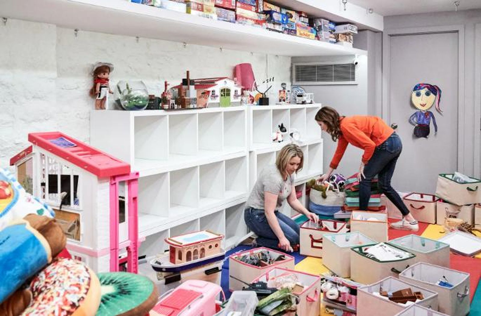 Joanna y Clea de The Home Edit en plena acción