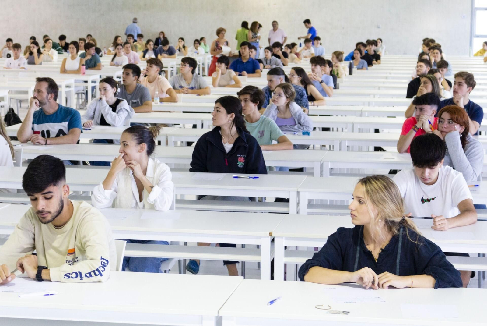 Estudiantes en la aulas de la UPO antes de empezar los exámenes de Selectividad.