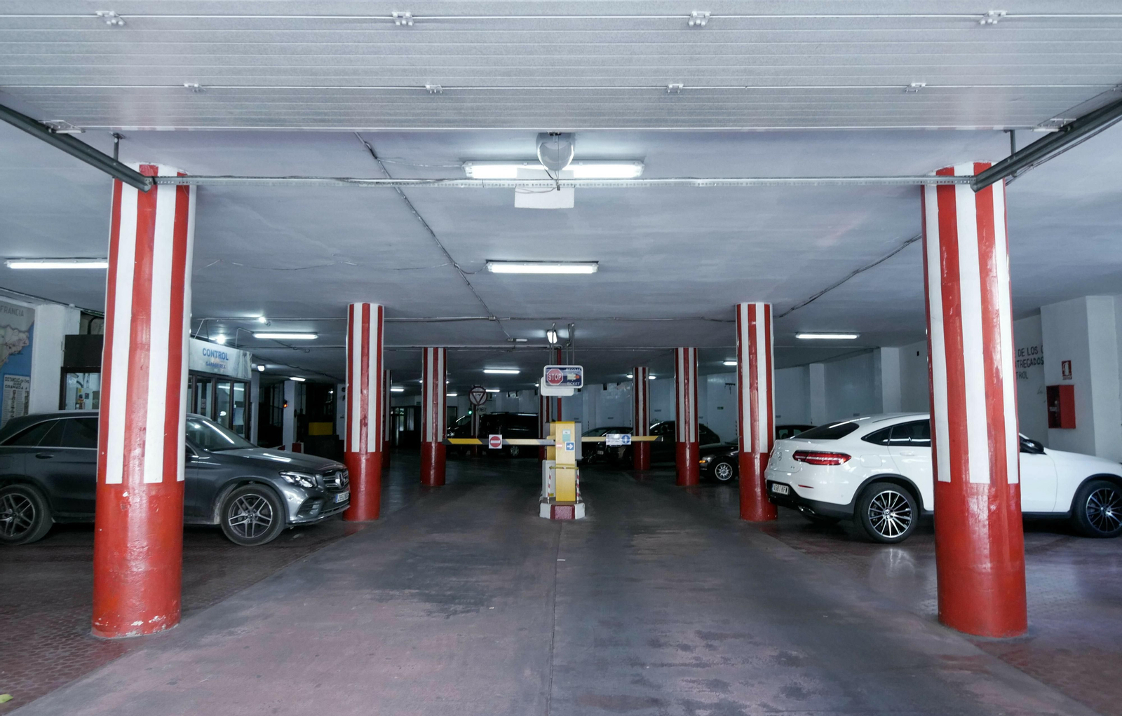 La falta de aparcamiento, uno de los grandes problemas del distrito