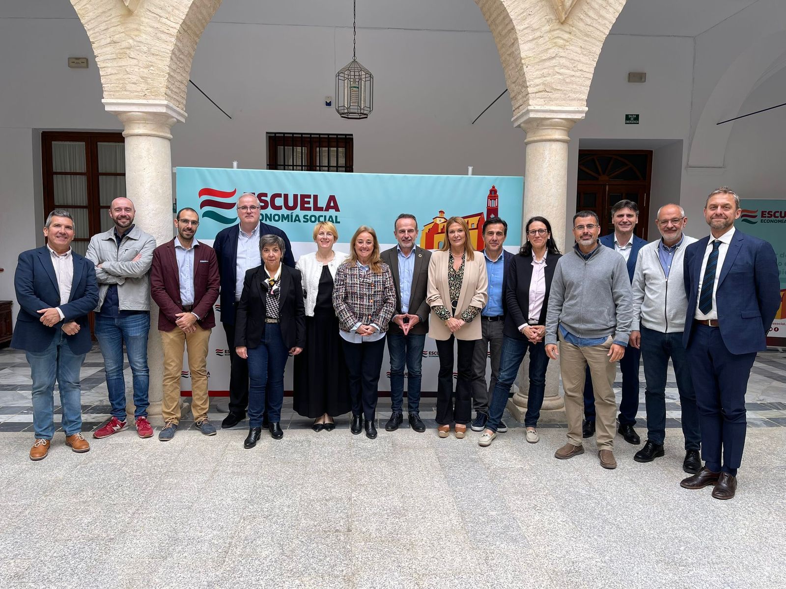 Foto de familia de directivos de Fiare Banca Ética y Faecta