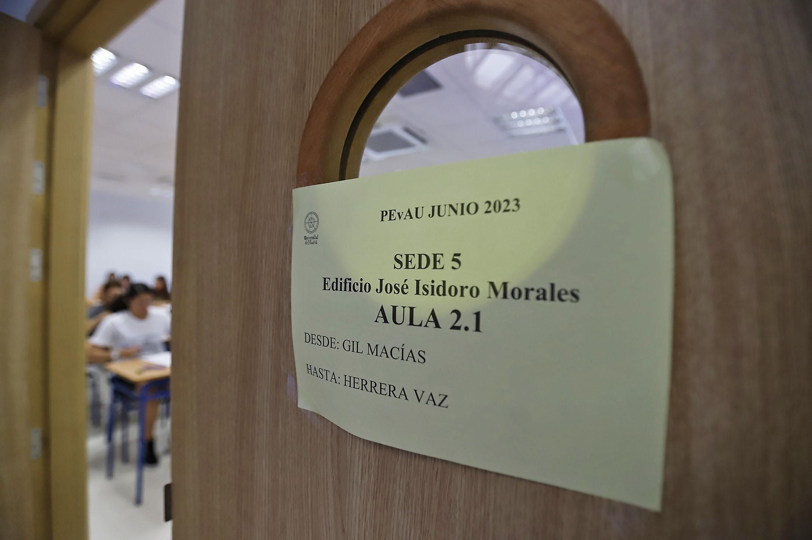 Imágenes del comienzo de las pruebas de evaluación para el acceso a la universidad en Huelva