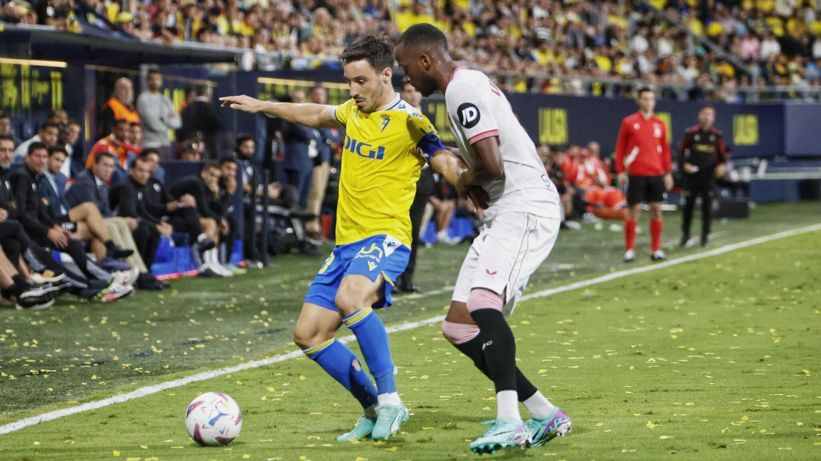 Búscate entre las imágenes del partido Cádiz Cf - Sevilla