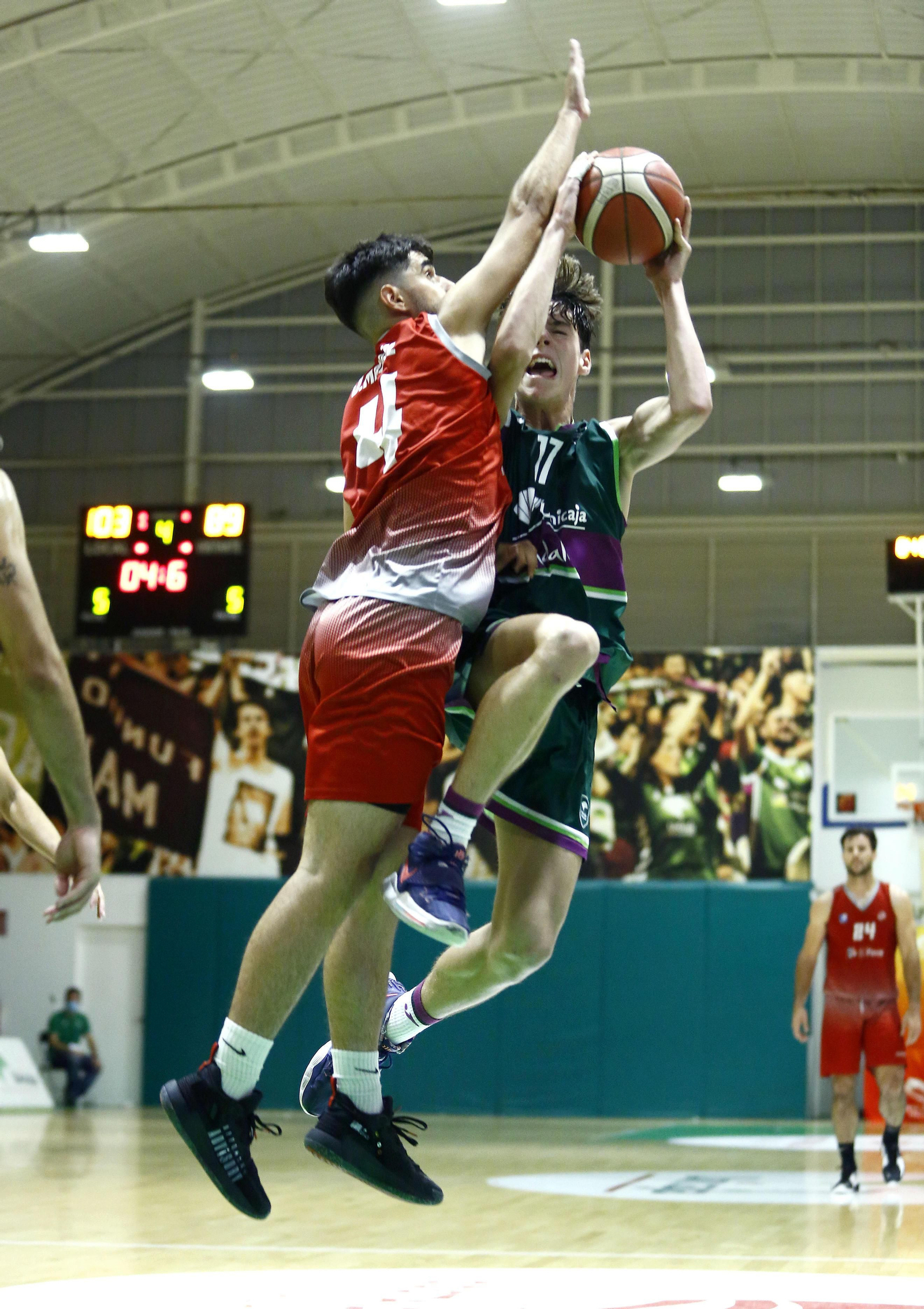 El Unicaja de Liga EBA vence el derbi ante el Colegio El Pinar