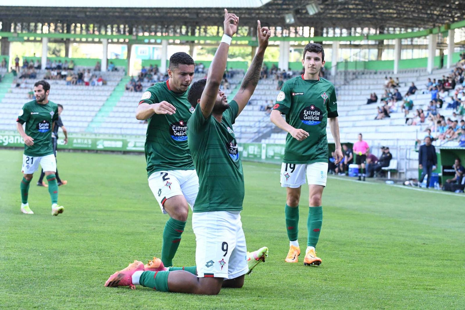 El Racing de Ferrol celebra un gol en A Malata.