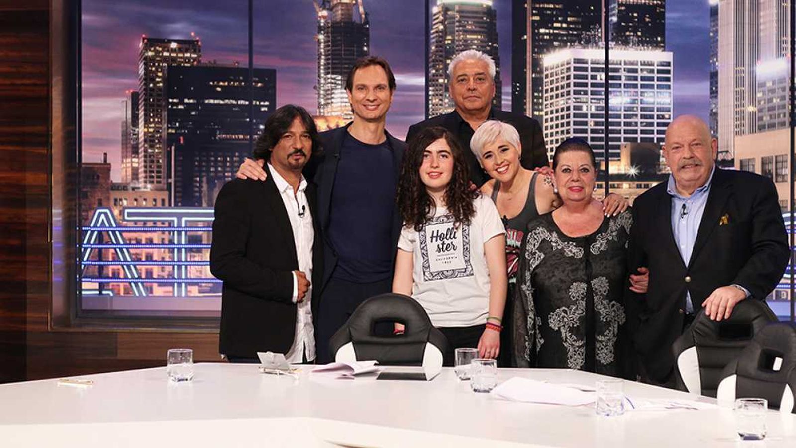 Javier Cárdenas, con algunos de sus colaboradores en 'Hora punta', como el veterano José María Íñigo.