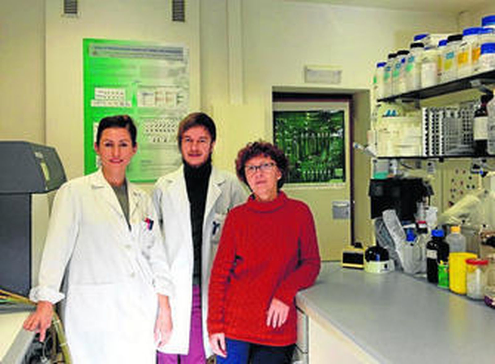 De izquierda a derecha, Patricia López Suárez, Javier Rodríguez Carrio y Ana Suárez Díaz.