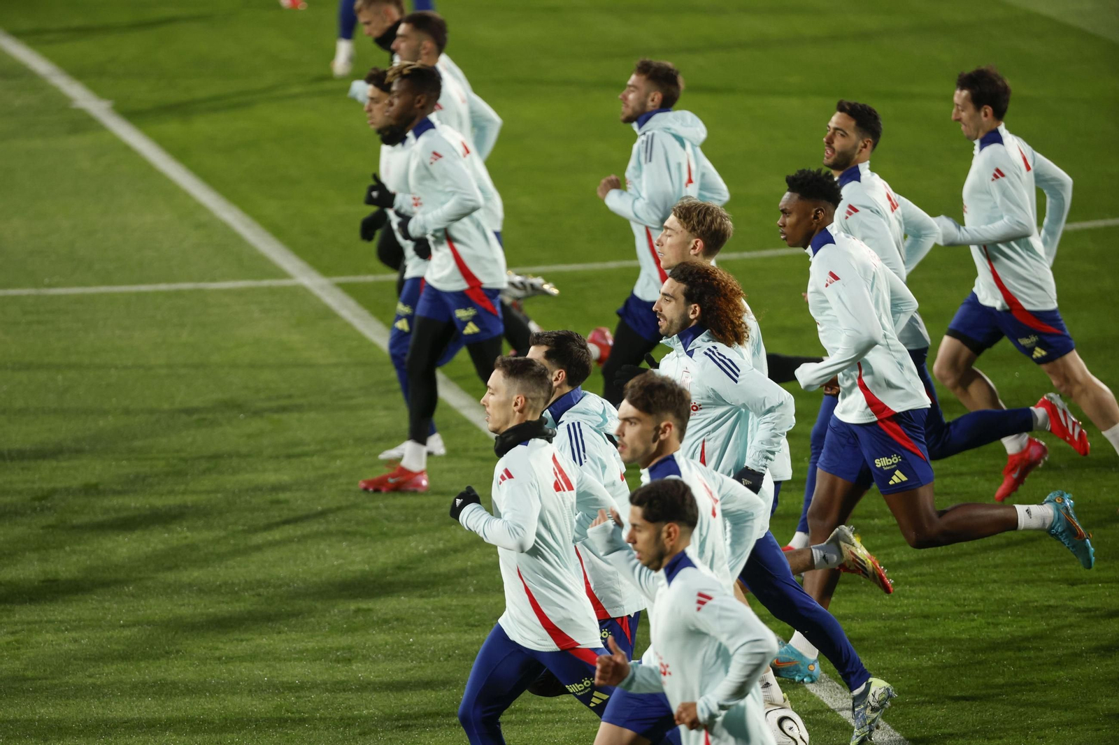 El primer día de Dean Huijsen con los campeones de Europa