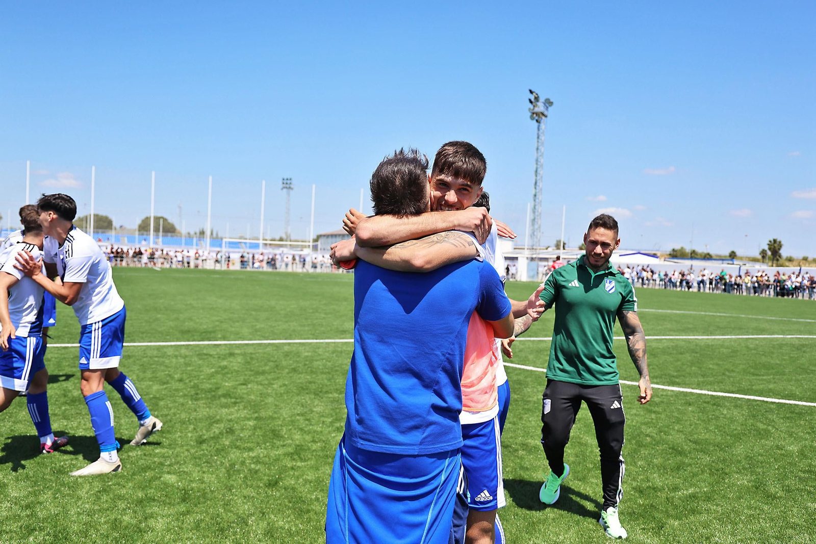 Imágenes del ascenso del Atlético Onubense a Tercera RFEF ante el Castilleja
