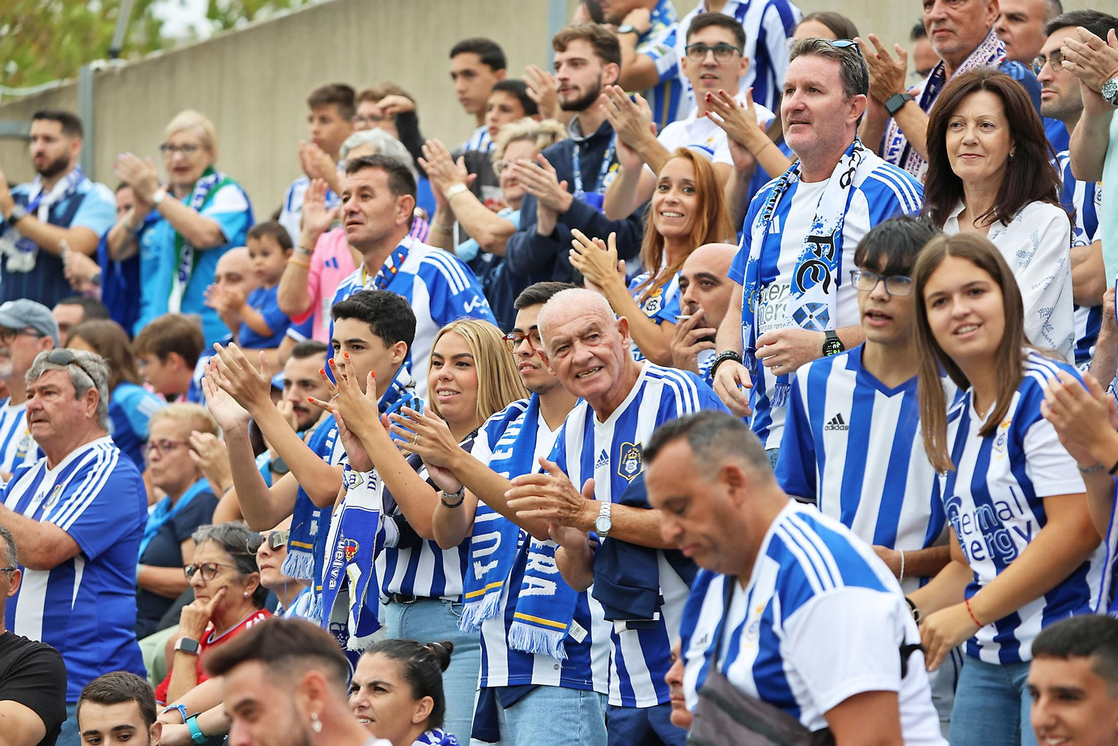 Búscate en las gradas del Betis Deportivo-Recreativo de Huelva