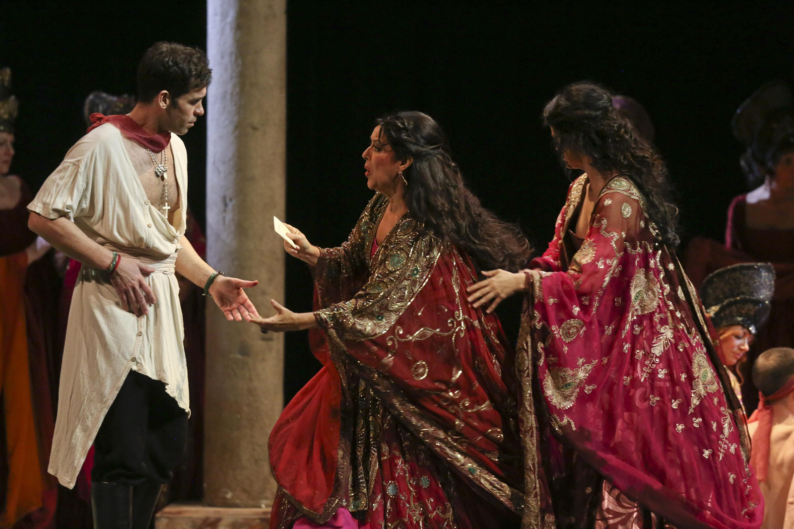 'La favorita', un viaje de la guerra a la redención, en fotos