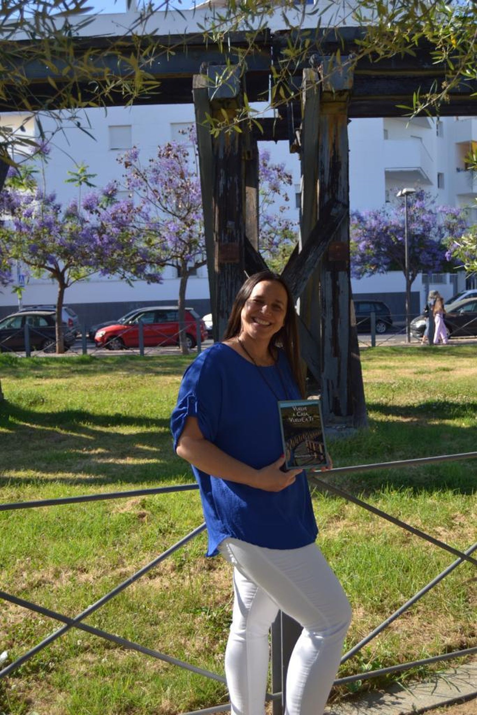 María Hernando con su libro, 'Vuelve a casa, vuelve a ti'.