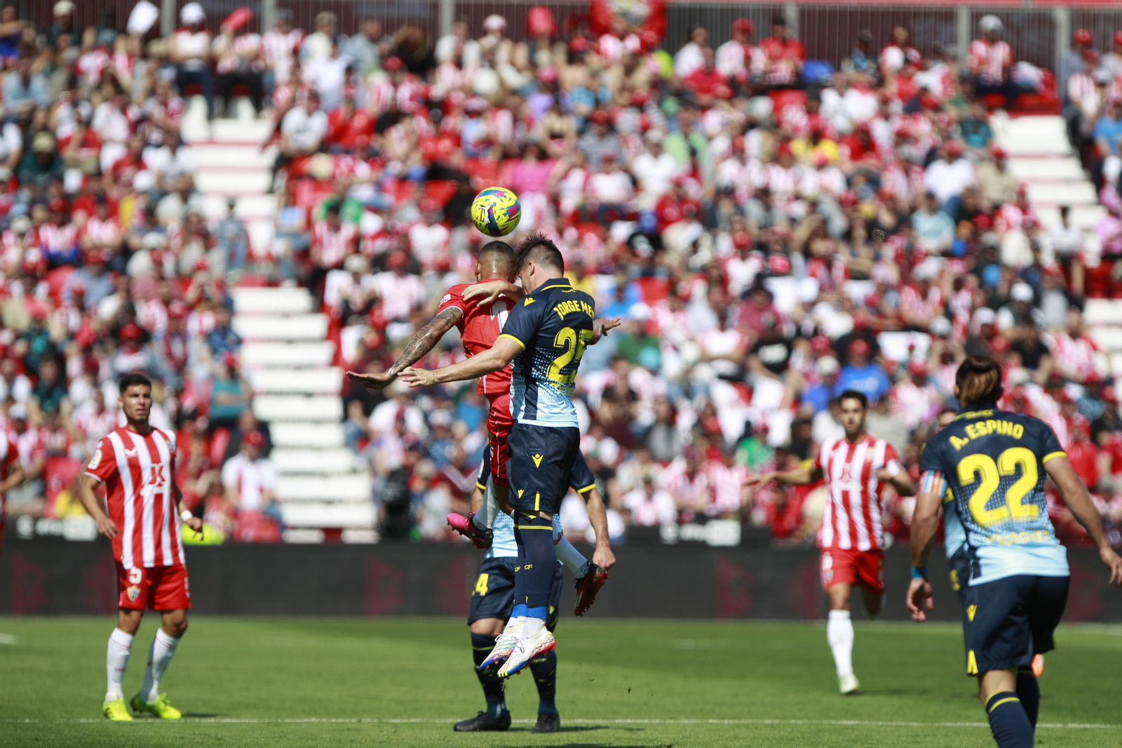 Imágenes del partido de la Liga Santander U.D. Almería-Cádiz C.F.