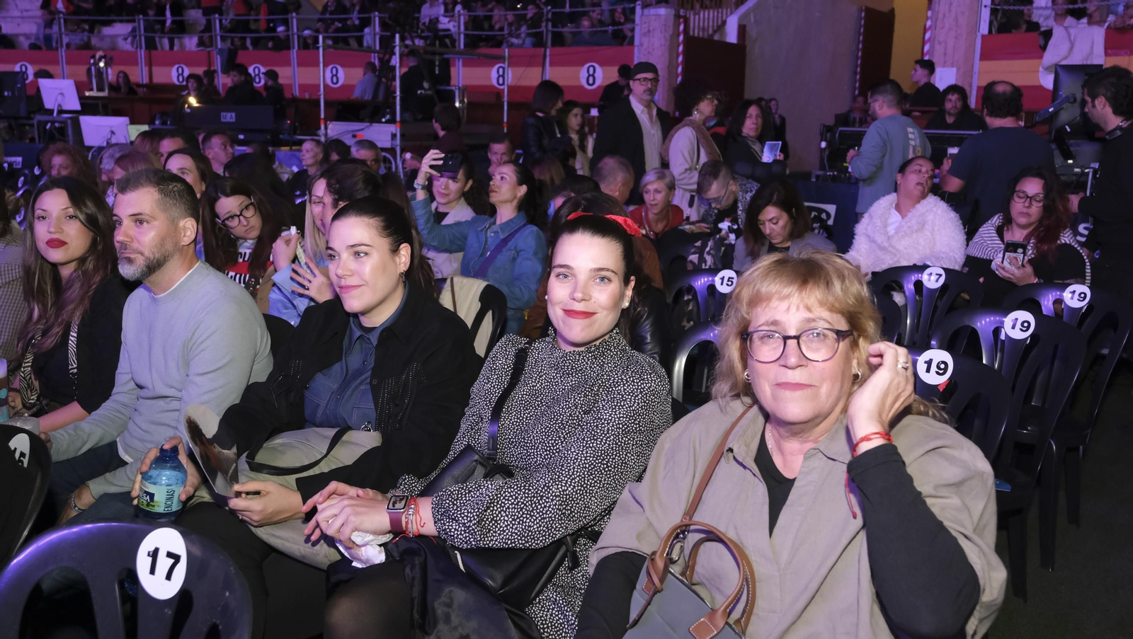 David Bisbal enamora a su Almería en el inicio de la gira 'Todo es Posible en Navidad', en fotografías