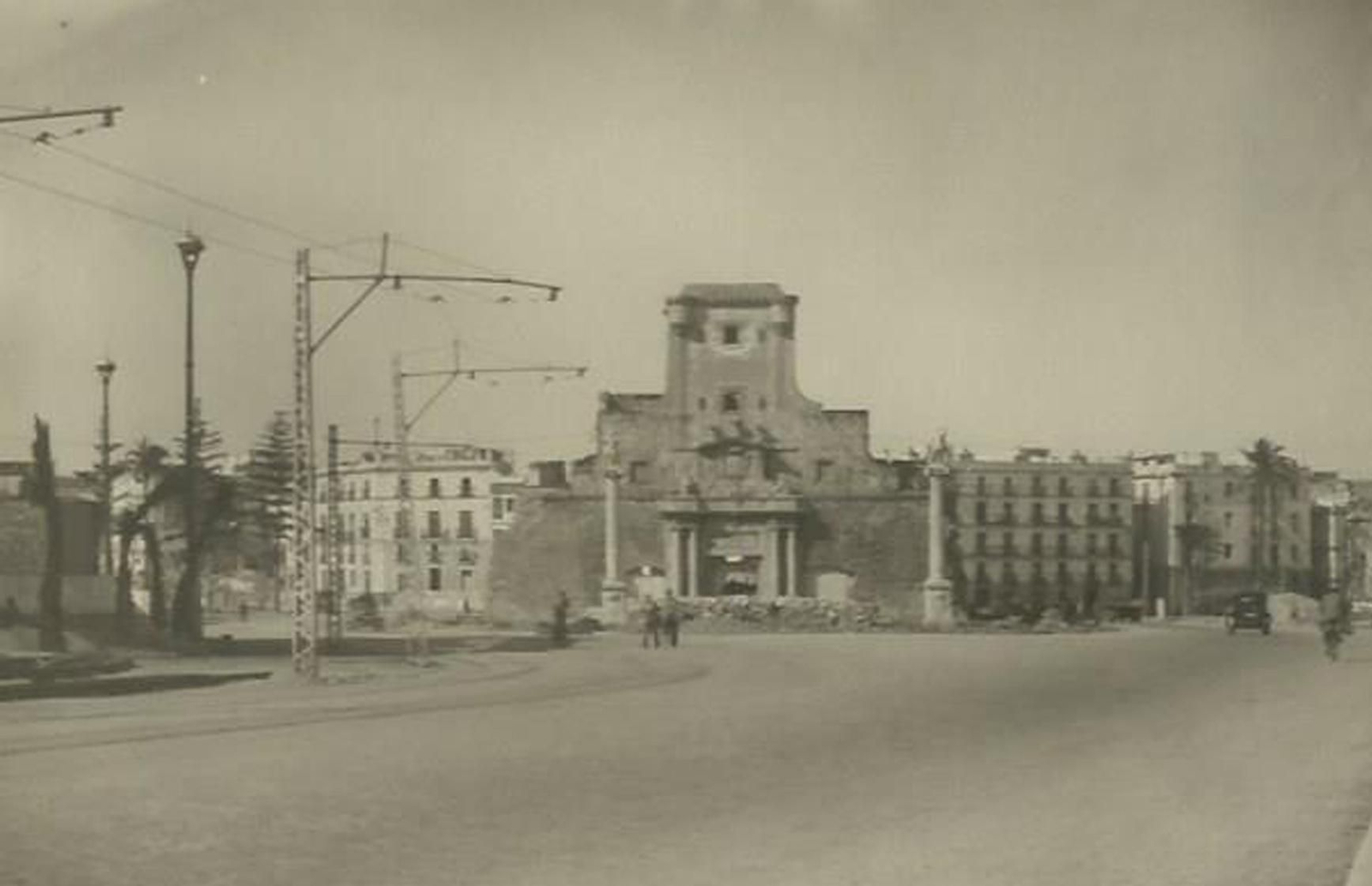 Planos e imágenes inéditas de la reforma de la Puerta de Tierra de Cádiz