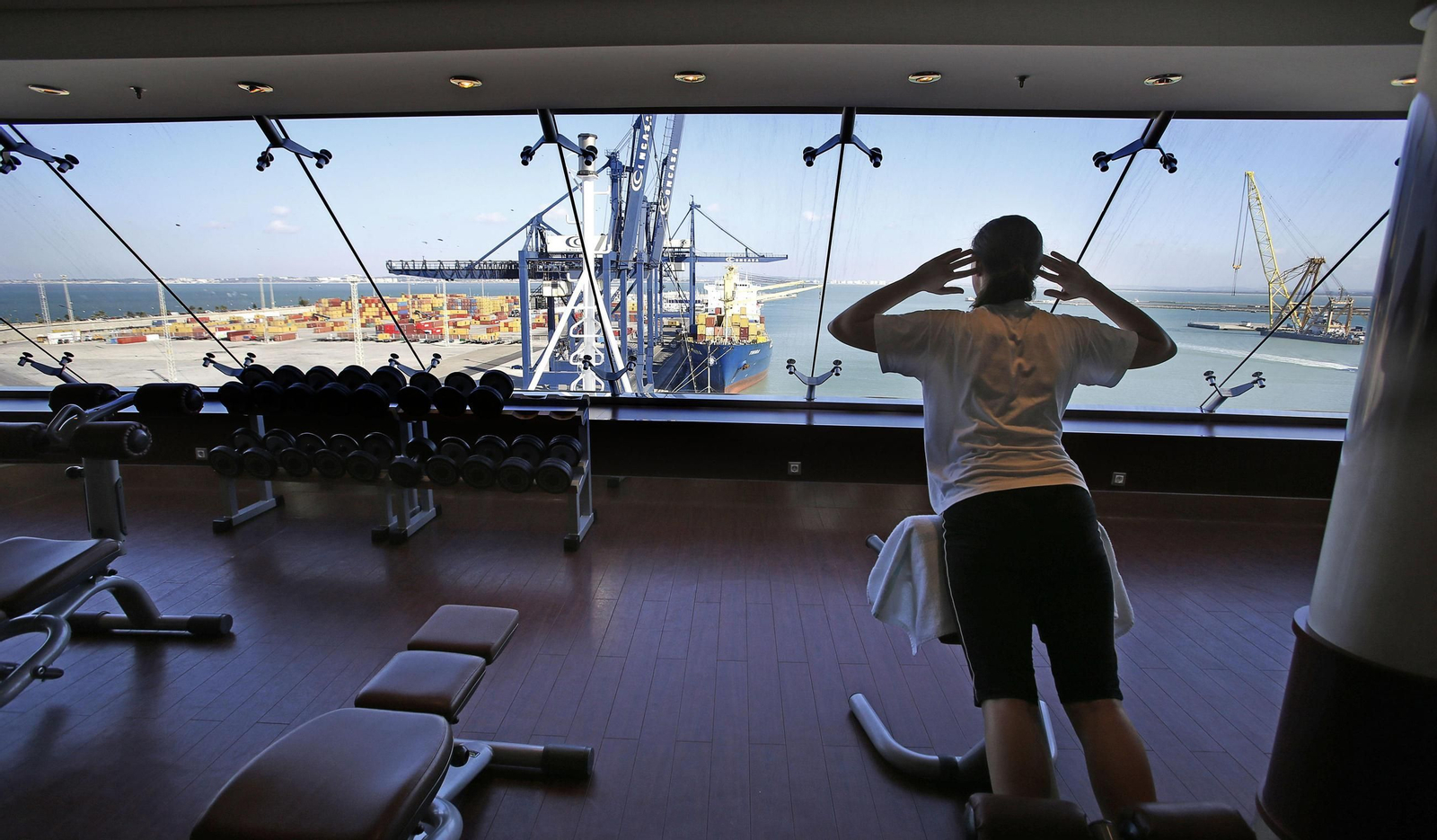 El MSC Música atracado en Cádiz.