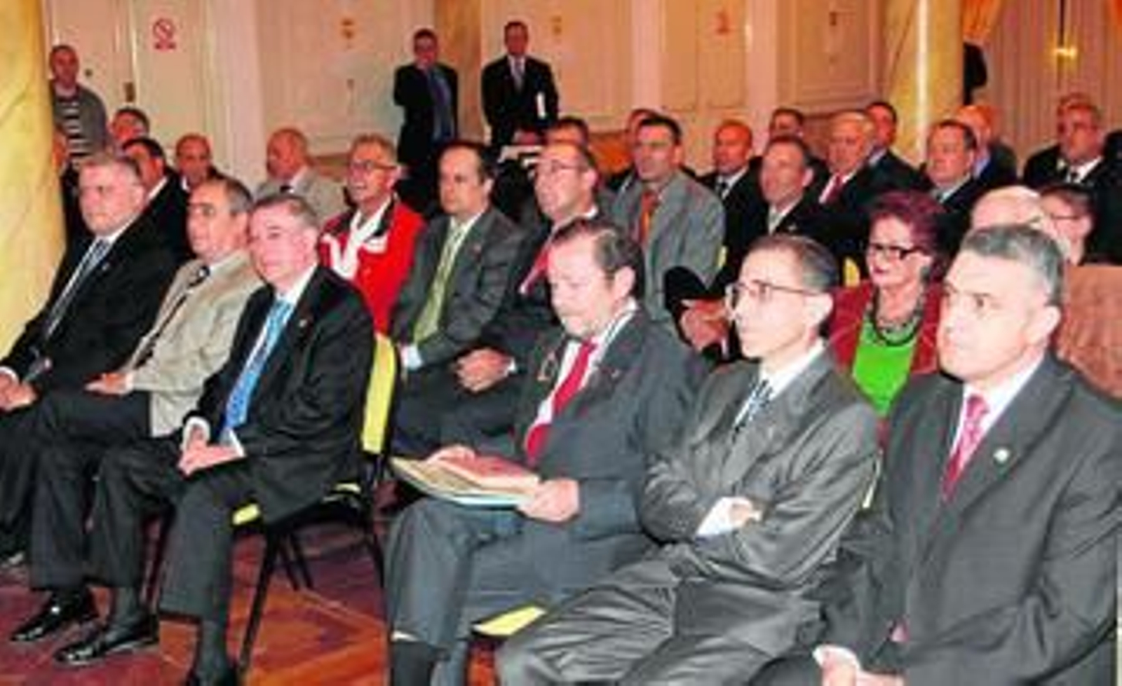 Los generales Dávila, García Sánchez, y Varela, actual jefe de la Brileg; autoridades civiles y público asistente.