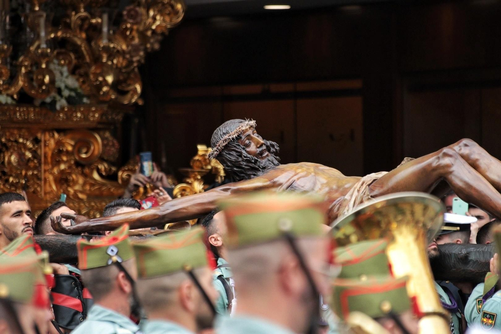 Las fotos de la Legión en el traslado del Cristo de Mena en Málaga este Jueves Santo Las fotos de la Legión en el traslado del Cristo de Mena en Málaga este Jueves Santo