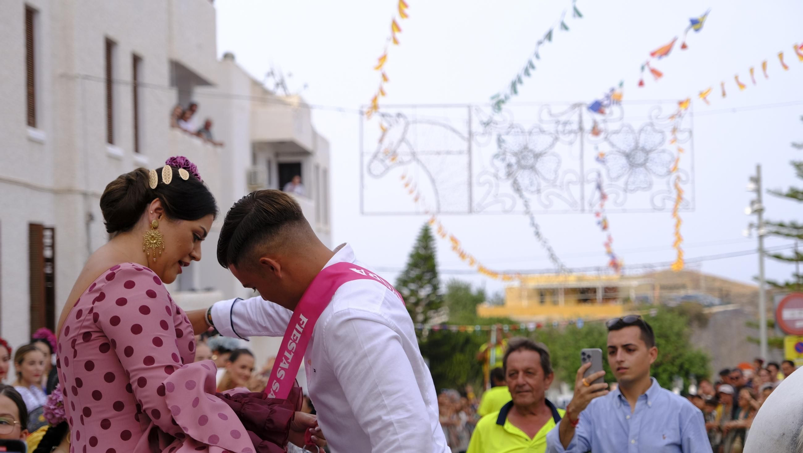 La popular carrera de cintas a caballo de las Fiestas de Mojácar, en imágenes